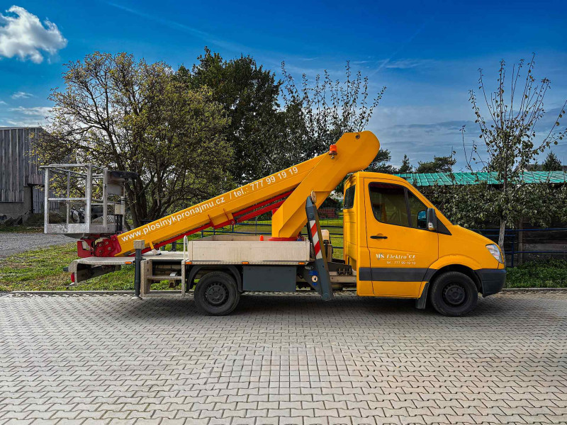 Towable work platforms